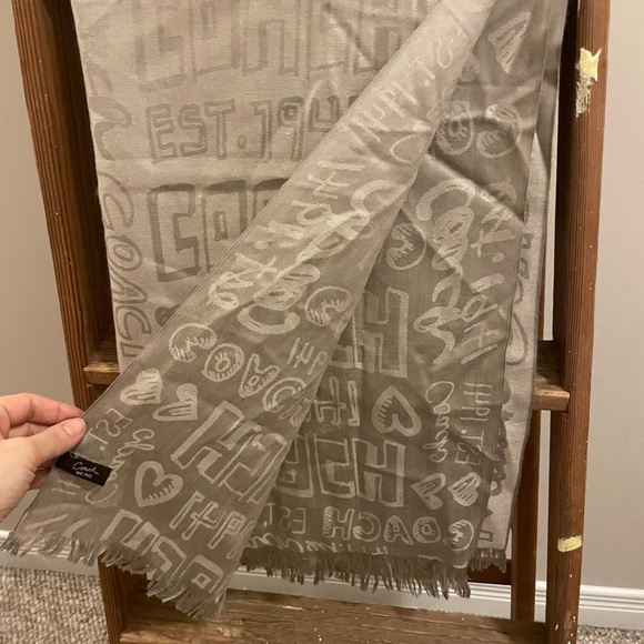 Coach scarf 2 tone beige - silky feel missing fabric tag - Picture 2 of 3